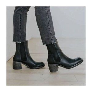 Free People ESSENTIAL Chelsea Leather Boot 👢